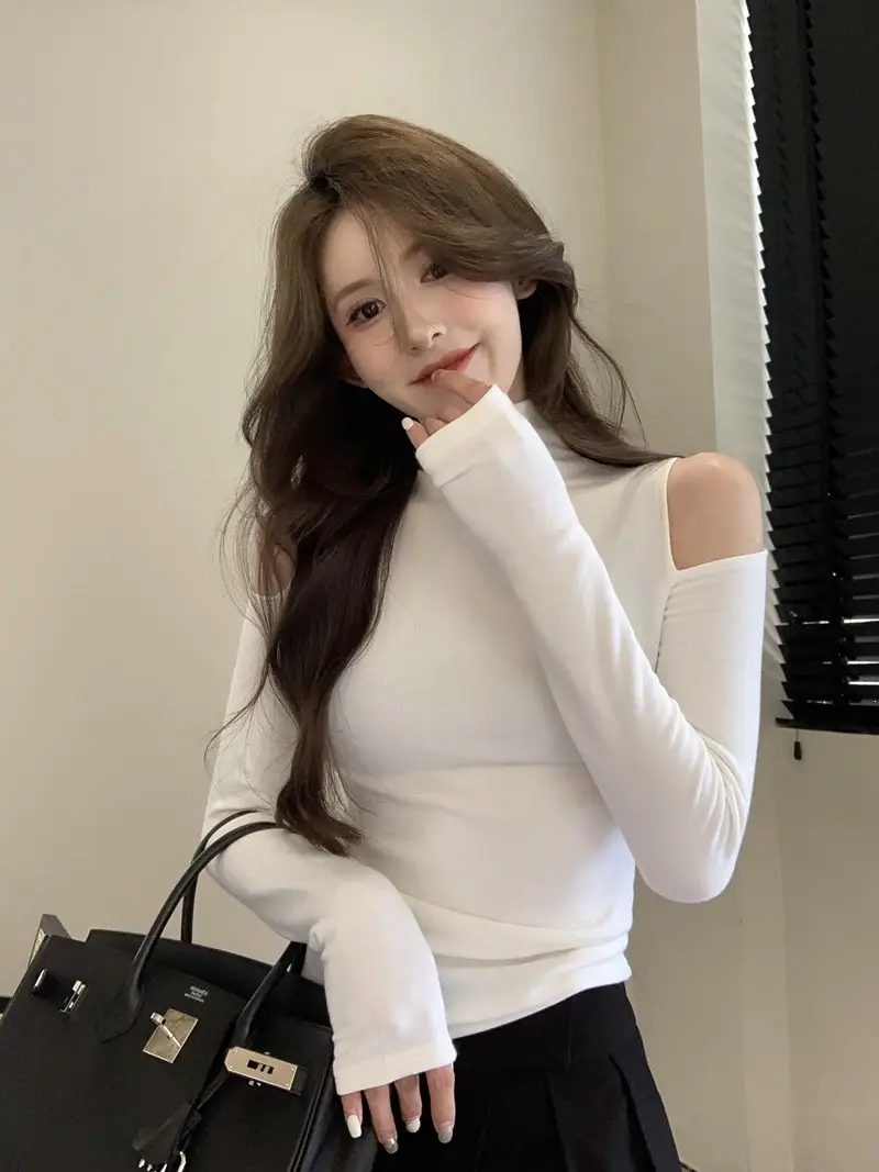 Unique Off-Shoulder Half-Turtleneck Base Shirt T-Shirt for Women, New Autumn and Winter Design, Slim-Fit Long-Sleeve Top for Spring
