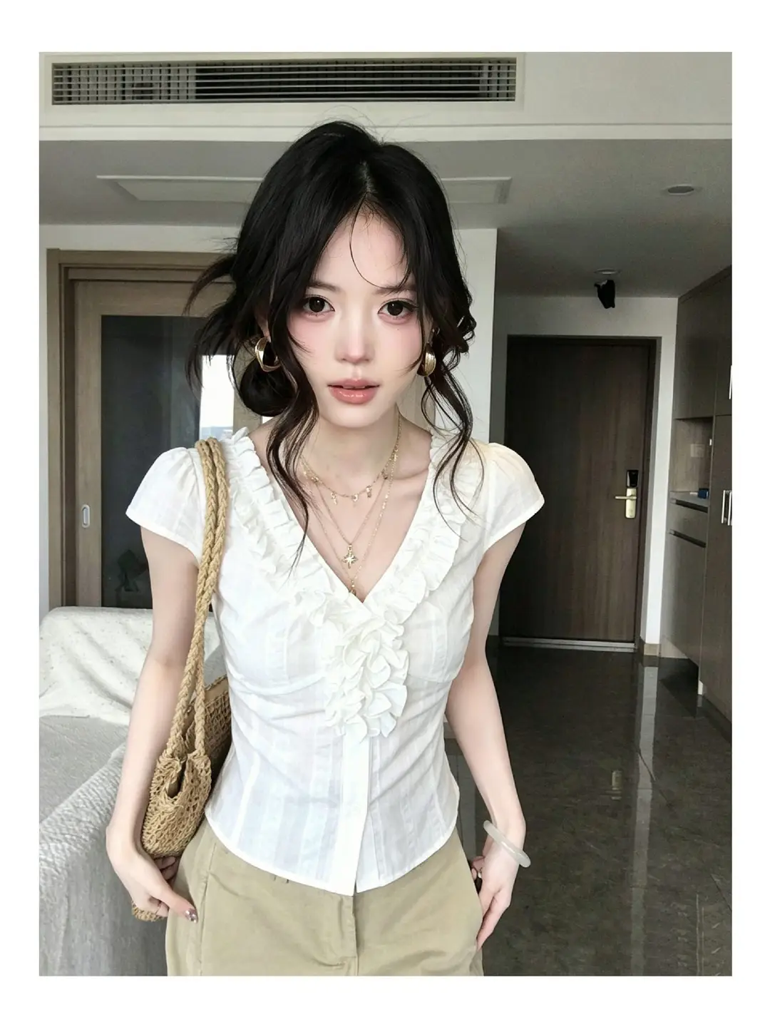 Fashionable French-Style Ruffled V-Neck Short-Sleeve Shirt for Women, Summer White Slim-Fit Stylish Top with a Pure and Alluring Vibe, Ins Style