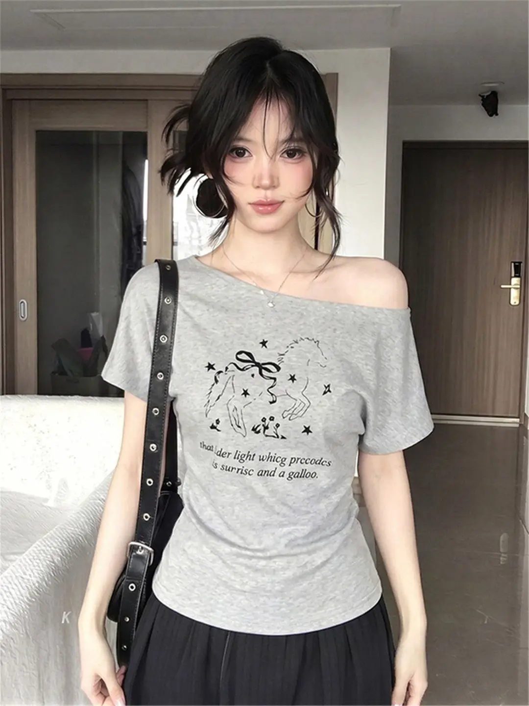 American-Style Spicy Girl Style One-Shoulder Short-Sleeve T-Shirt for Women, Summer Pony Print, Loose Fit, Slimming, Versatile Gray Off-Shoulder Top