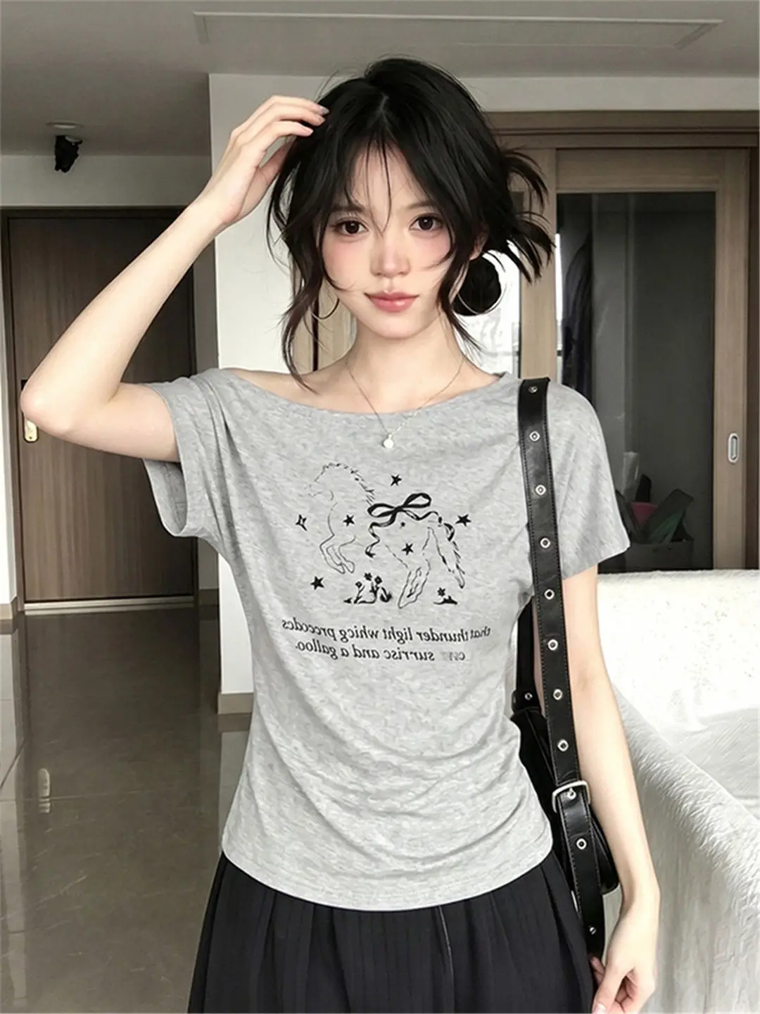 American-Style Spicy Girl Style One-Shoulder Short-Sleeve T-Shirt for Women, Summer Pony Print, Loose Fit, Slimming, Versatile Gray Off-Shoulder Top