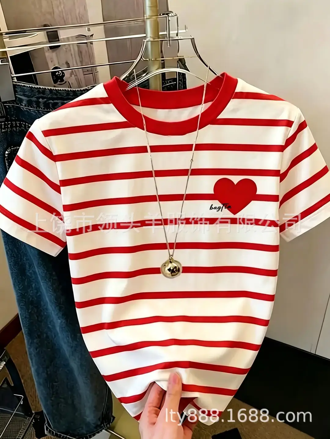 European and American Western Style Sketch Print Short-Sleeved T-Shirt for Women, Caramel Color, Round Neck, Loose Retro Casual Top