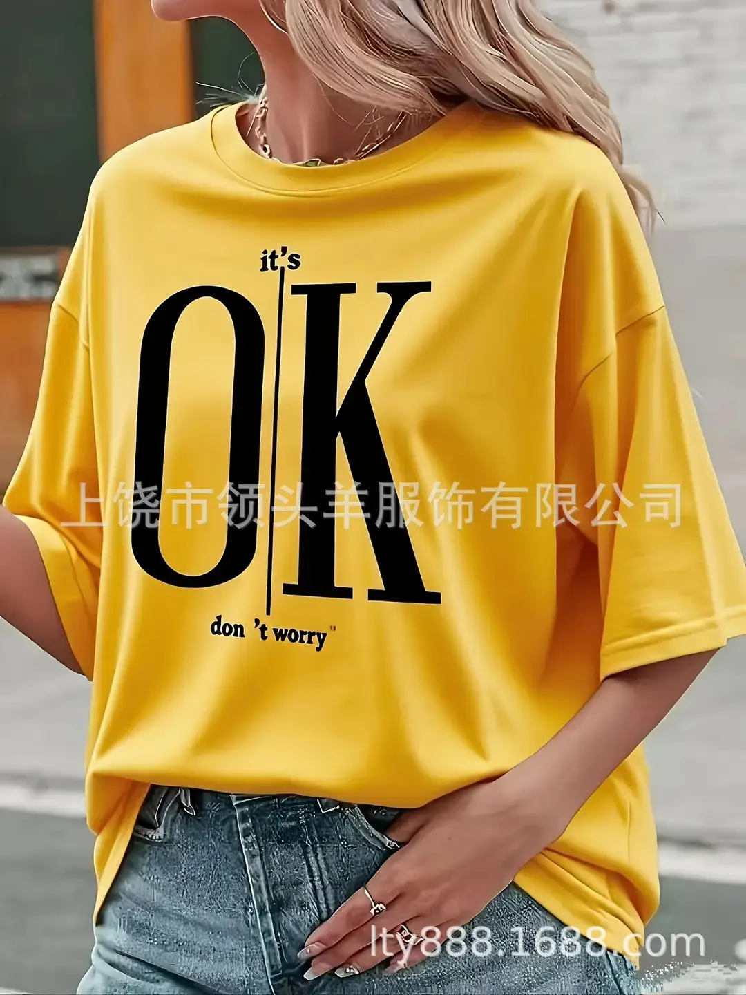 European and American Western Style Sketch Print Short-Sleeved T-Shirt for Women, Caramel Color, Round Neck, Loose Retro Casual Top
