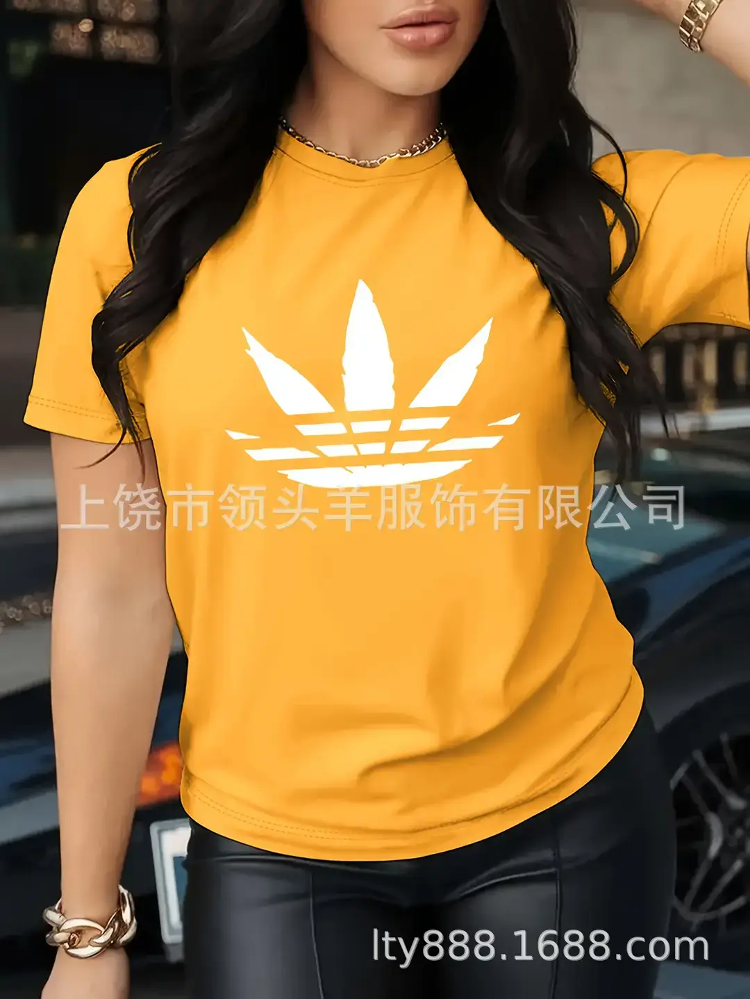 European and American Western Style Sketch Print Short-Sleeved T-Shirt for Women, Caramel Color, Round Neck, Loose Retro Casual Top