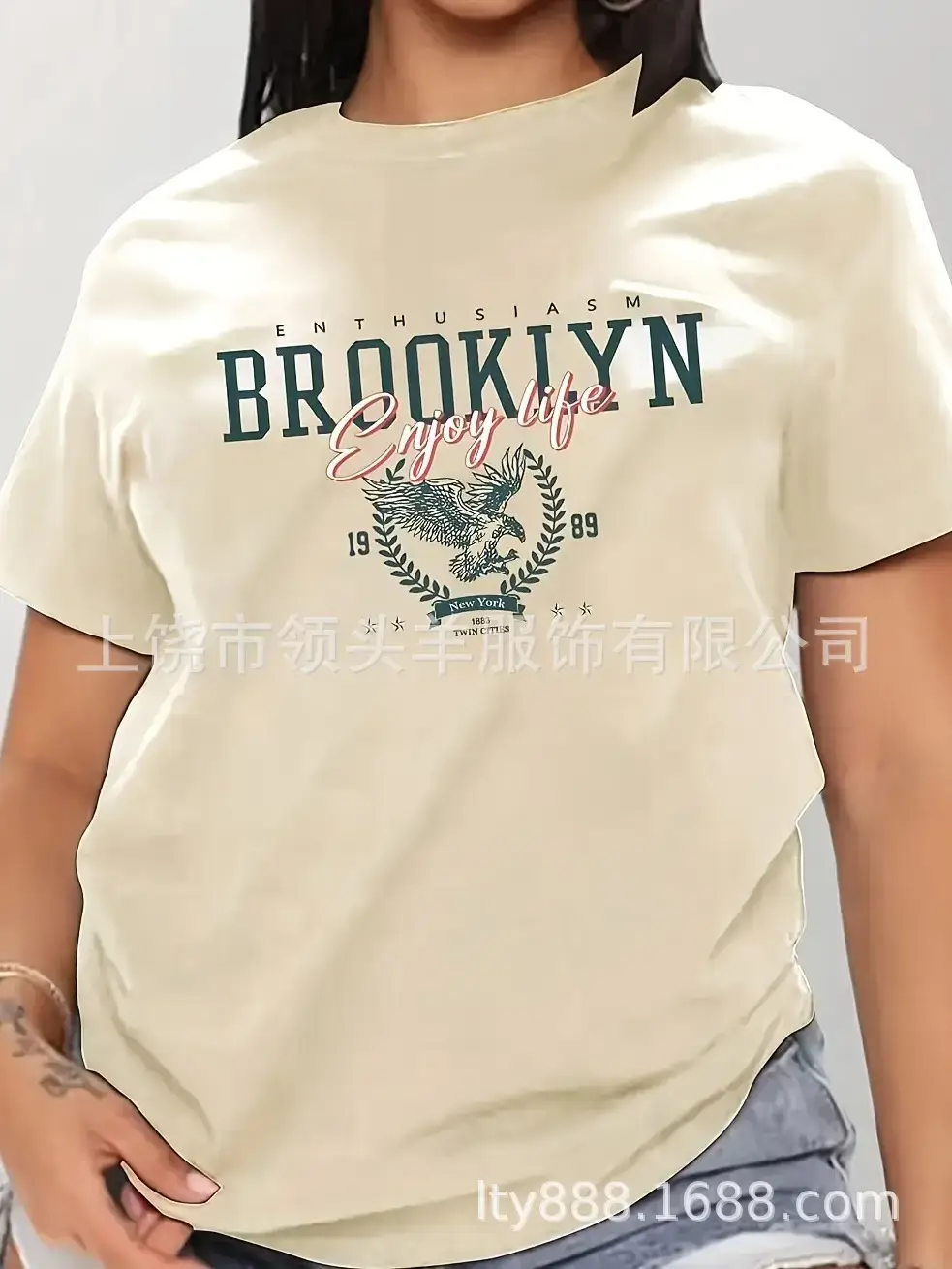 European and American Western Style Sketch Print Short-Sleeved T-Shirt for Women, Caramel Color, Round Neck, Loose Retro Casual Top