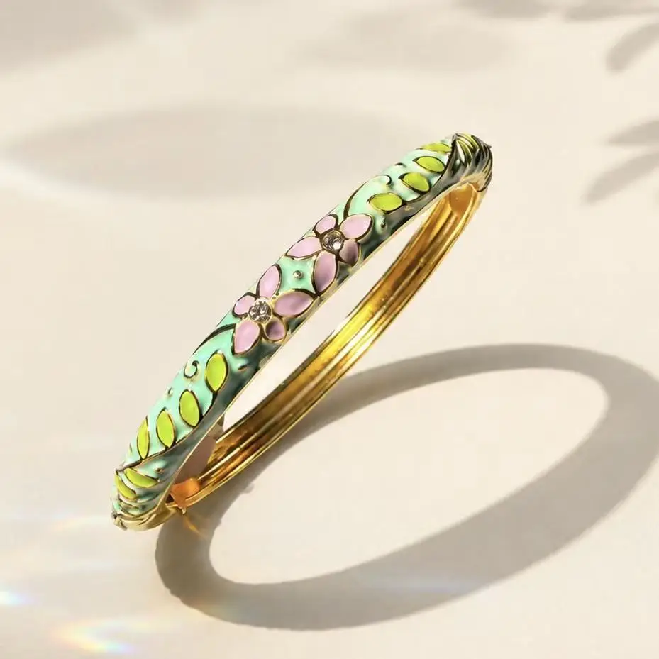 New Style Chinese-Style Cloisonné Enamel Bracelet with Floral Design, Featuring Large Rhinestones, Suitable for Hanfu and New Chinese-Style Outfits, Open-Ended Bracelet with Floral and Leaf Motifs — feature 4