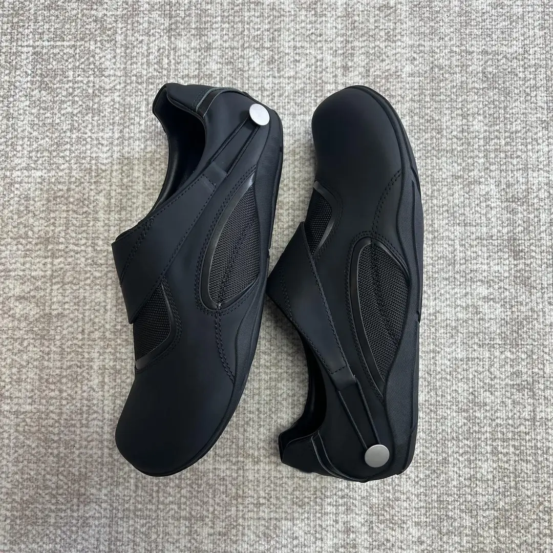 Trendy Slip-On British-Style Racing Shoes, Lazy German Training Shoes for Men, Urban Outdoor Commuting Casual Barefoot Shoes with Thin Soles — feature 12