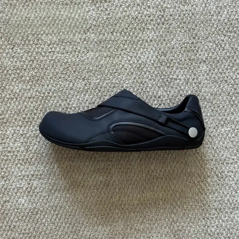 Trendy Slip-On British-Style Racing Shoes, Lazy German Training Shoes for Men, Urban Outdoor Commuting Casual Barefoot Shoes with Thin Soles — feature 3
