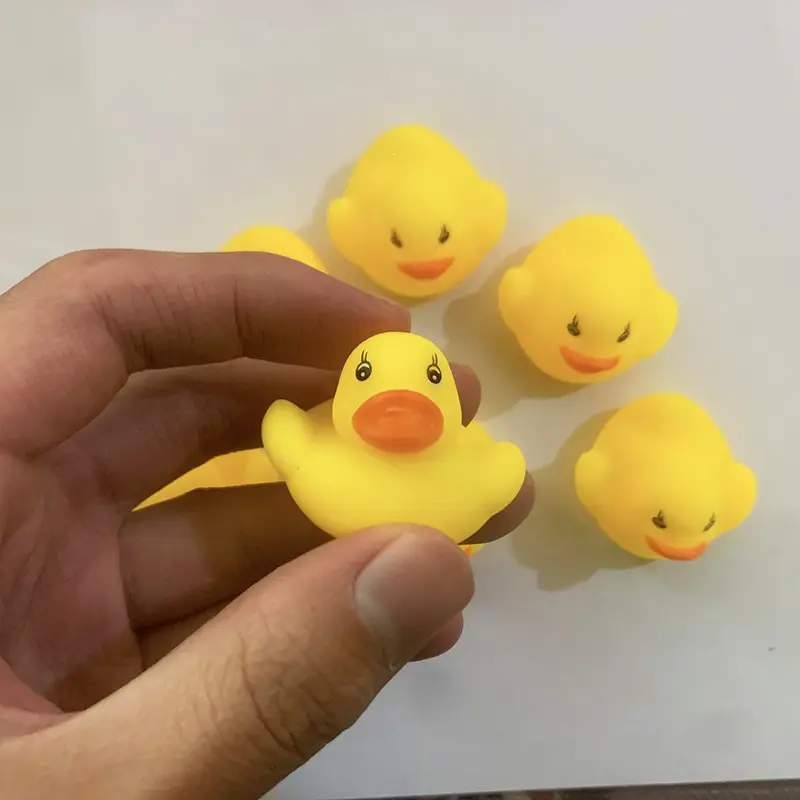 Bath and Water Play Little Yellow Duck Toy That Makes Noise, Duck Toy for Swimming Pool, Bathroom, Duck Toy for Milk Tea Shop, Small Gift