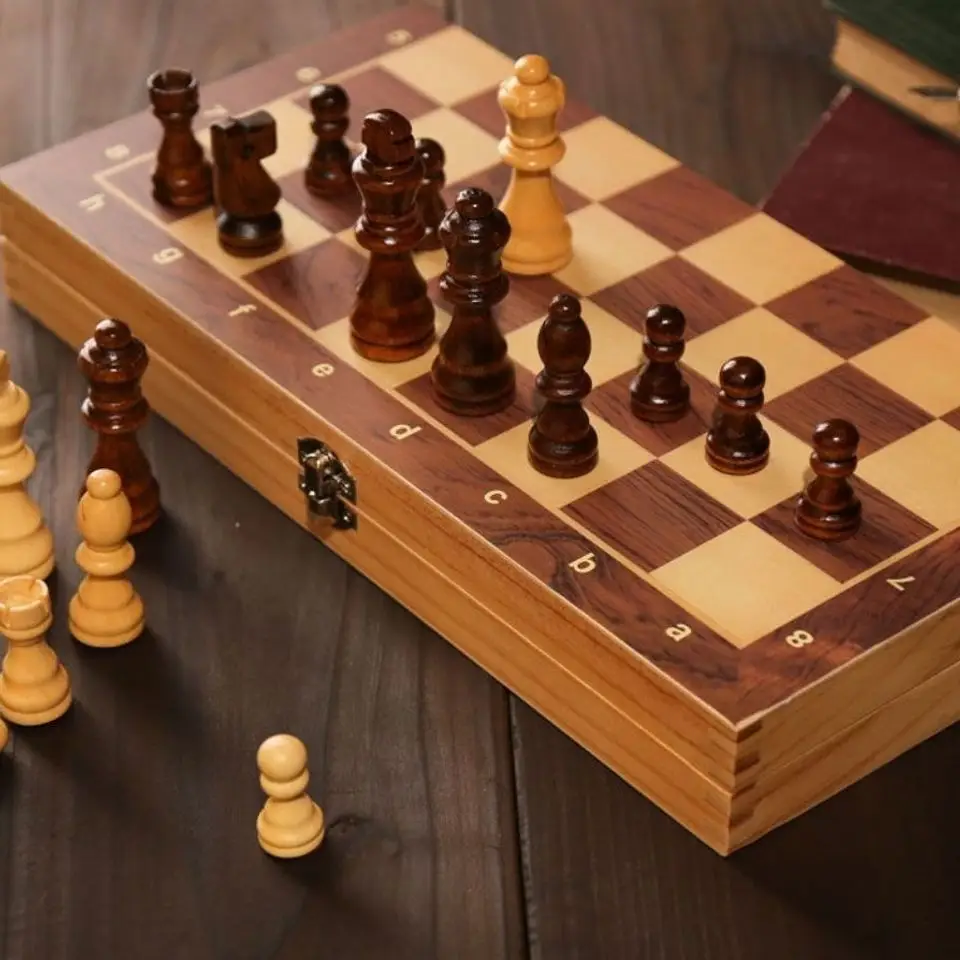 Chess Set Made of High-Quality Solid Wood, Foldable with Magnetic Attraction, Suitable for Beginners, Children, and Schools, Portable and Includes Go