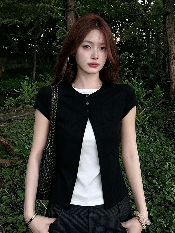 Korean-Style Black Fake Two-Piece Short-Sleeve T-Shirt for Women, Summer 2026 New Design, Slim-Fit Short Top, Ins Style