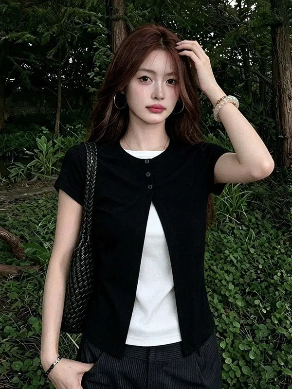 Korean-Style Black Fake Two-Piece Short-Sleeve T-Shirt for Women, Summer 2026 New Design, Slim-Fit Short Top, Ins Style