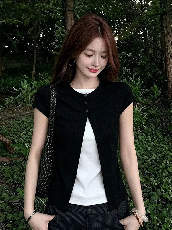 Korean-Style Black Fake Two-Piece Short-Sleeve T-Shirt for Women, Summer 2026 New Design, Slim-Fit Short Top, Ins Style