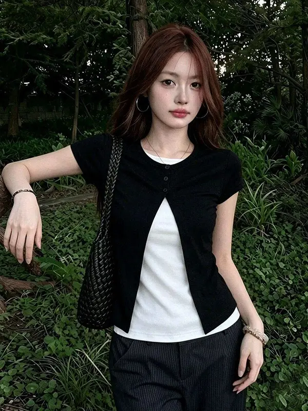 Korean-Style Black Fake Two-Piece Short-Sleeve T-Shirt for Women, Summer 2026 New Design, Slim-Fit Short Top, Ins Style