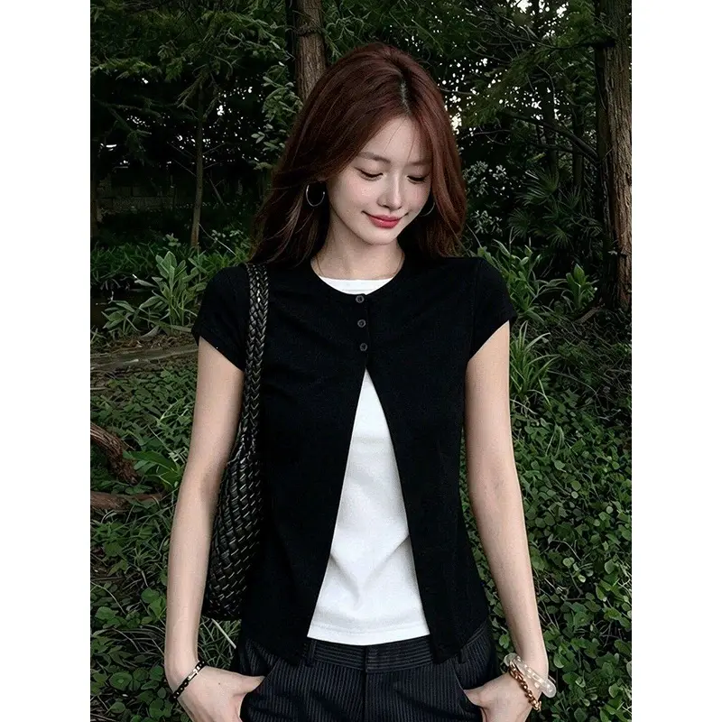 Korean-Style Black Fake Two-Piece Short-Sleeve T-Shirt for Women, Summer 2026 New Design, Slim-Fit Short Top, Ins Style — feature 4
