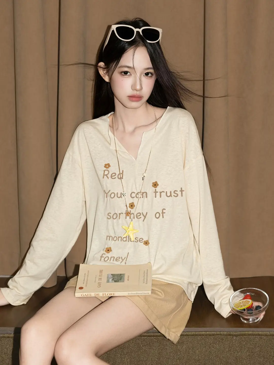 Korean-Style Lightweight Sun-Protective Cover-Up for Women, New Summer Style with Letter Print, Loose V-Neck Versatile Long-Sleeve Stylish T-Shirt Top