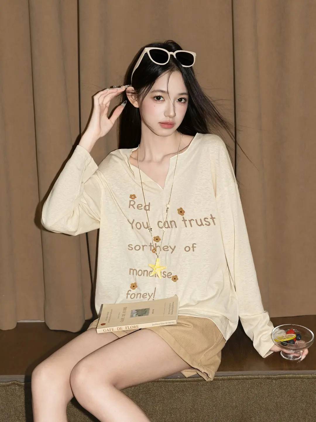 Korean-Style Lightweight Sun-Protective Cover-Up for Women, New Summer Style with Letter Print, Loose V-Neck Versatile Long-Sleeve Stylish T-Shirt Top