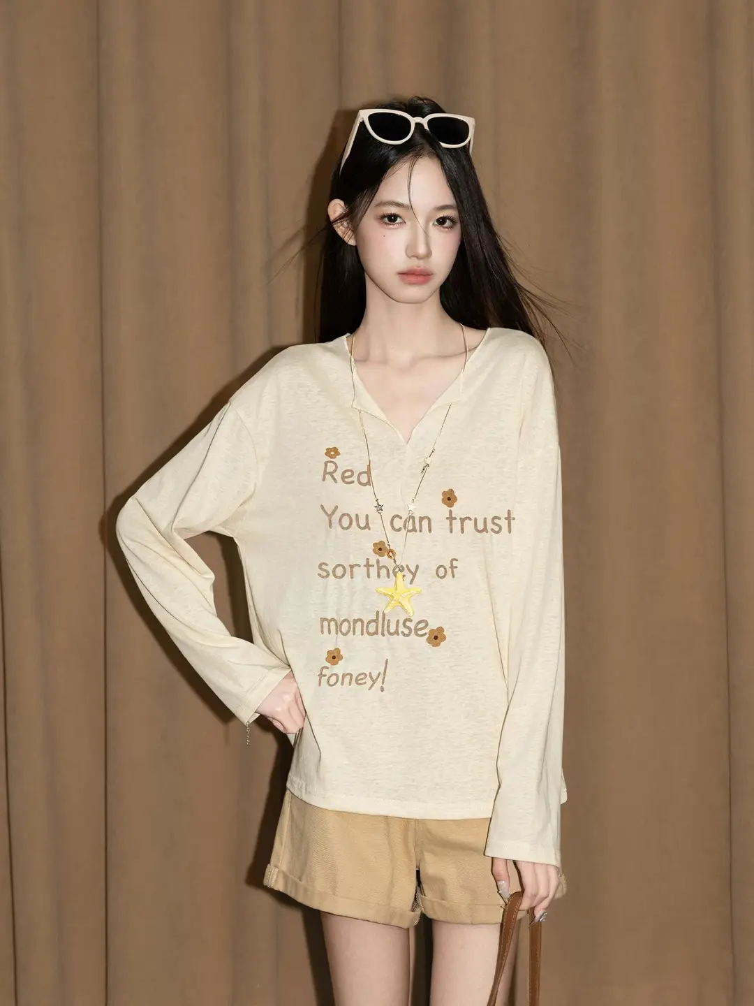 Korean-Style Lightweight Sun-Protective Cover-Up for Women, New Summer Style with Letter Print, Loose V-Neck Versatile Long-Sleeve Stylish T-Shirt Top