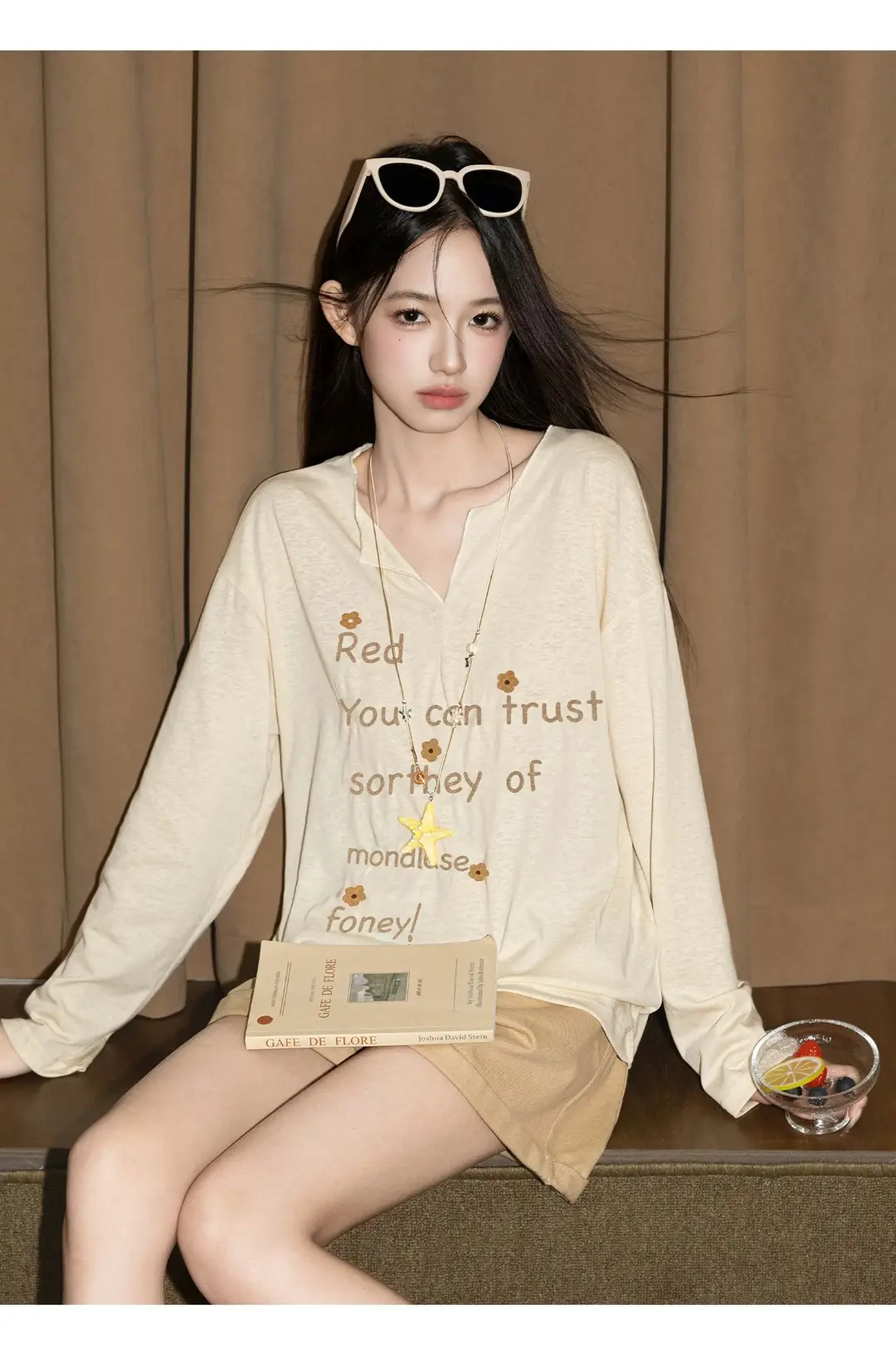 Korean-Style Lightweight Sun-Protective Cover-Up for Women, New Summer Style with Letter Print, Loose V-Neck Versatile Long-Sleeve Stylish T-Shirt Top — feature 3