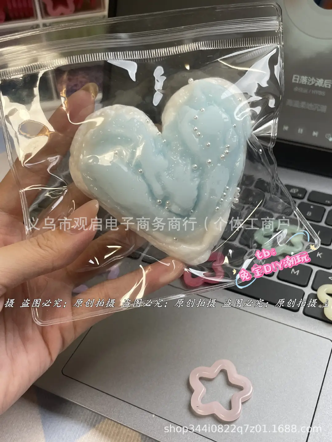 Simulated Barbecue Pork Bun Stress Relief Toy, Big Bun with Gold Thread Laser Effect, Slow Rebound Fake Food Toy