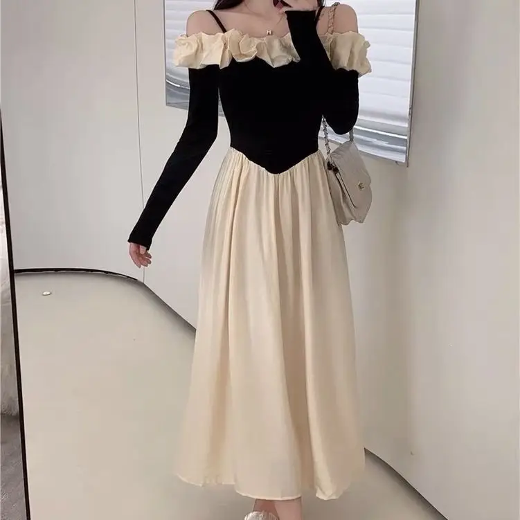 2026 One-shoulder color-blocked strap dress for women, new autumn French-style slim-fit waist-cinching elegant long dress