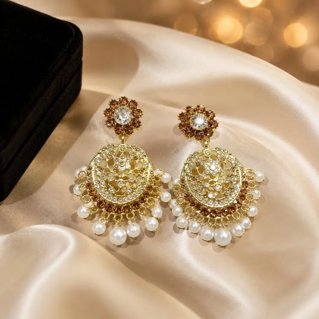 European and American French retro palace-style exaggerated hollow-out diamond-studded pearl tassel earrings, niche light luxury elegant women's earrings — feature 4