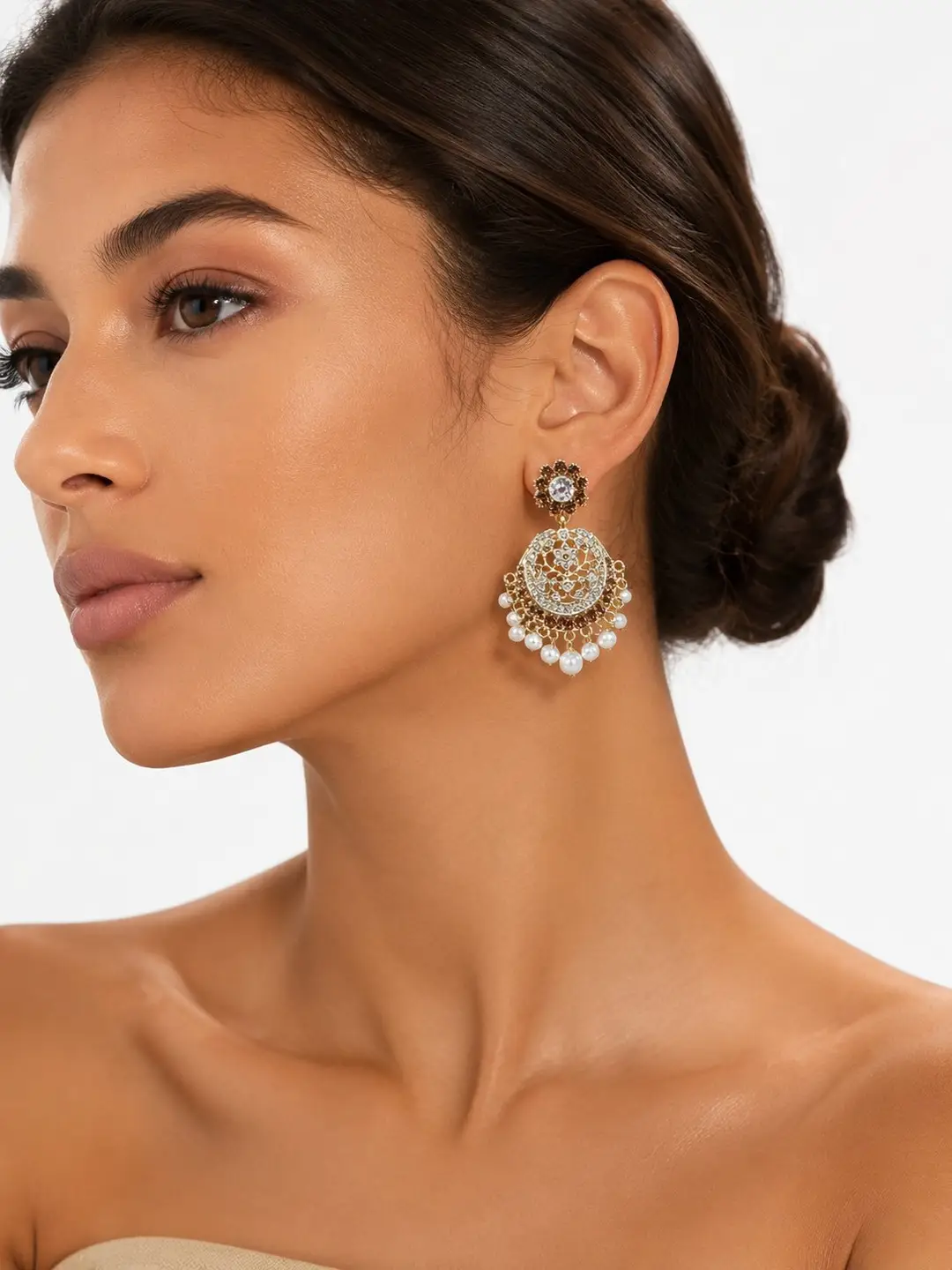 European and American French retro palace-style exaggerated hollow-out diamond-studded pearl tassel earrings, niche light luxury elegant women's earrings — feature 6