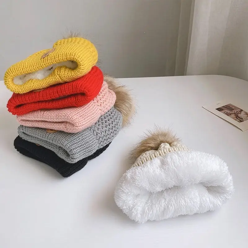 Children's hat, scarf, and gloves three-piece set, warm and fleece-lined, for boys and girls, bear woolen hat, thin autumn style — feature 10