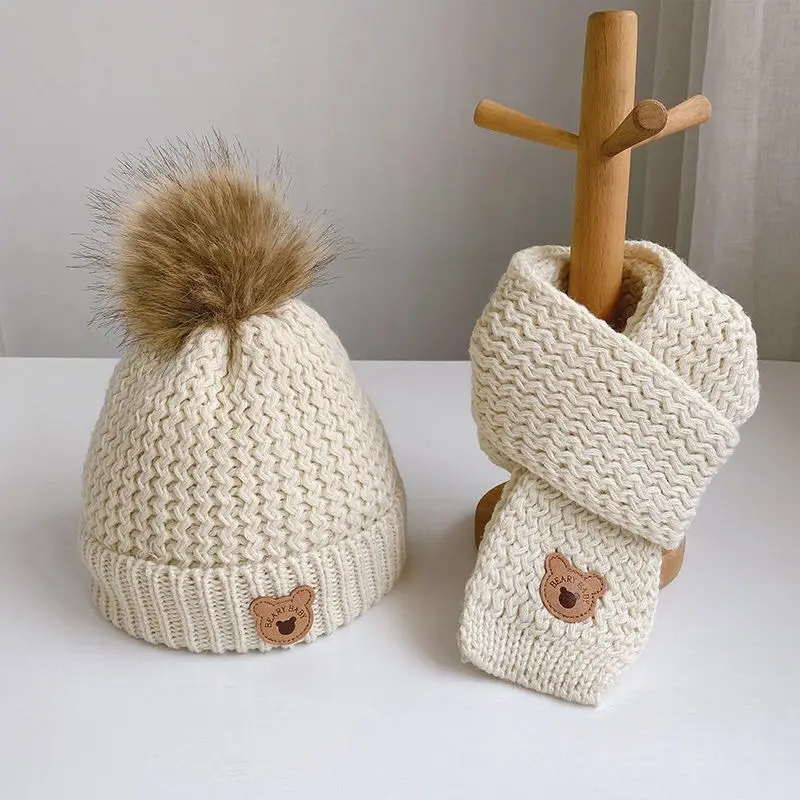 Children's hat, scarf, and gloves three-piece set, warm and fleece-lined, for boys and girls, bear woolen hat, thin autumn style — feature 3