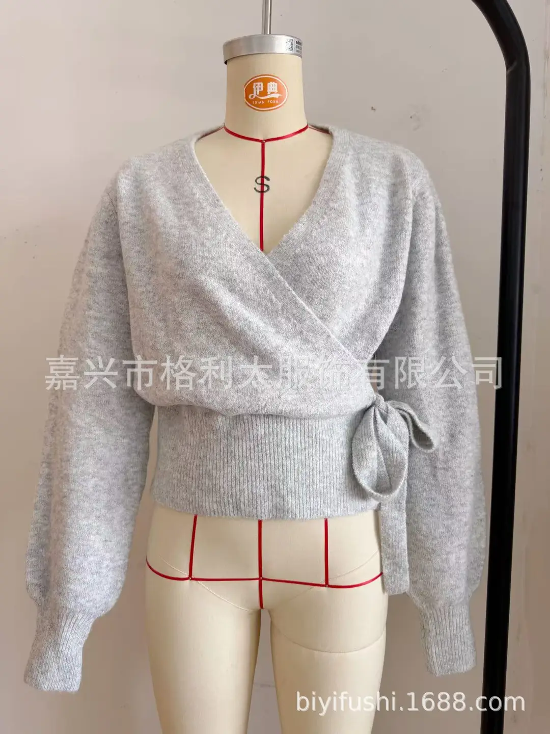 Cross-border women's European and American style cross V-neck slim-fit base knit top, autumn and winter tie-waist short slimming top — feature 4