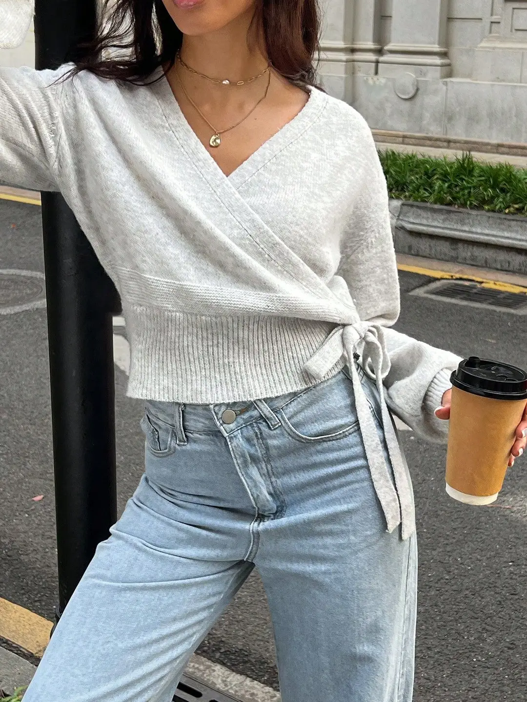 Cross-border women's European and American style cross V-neck slim-fit base knit top, autumn and winter tie-waist short slimming top — feature 9