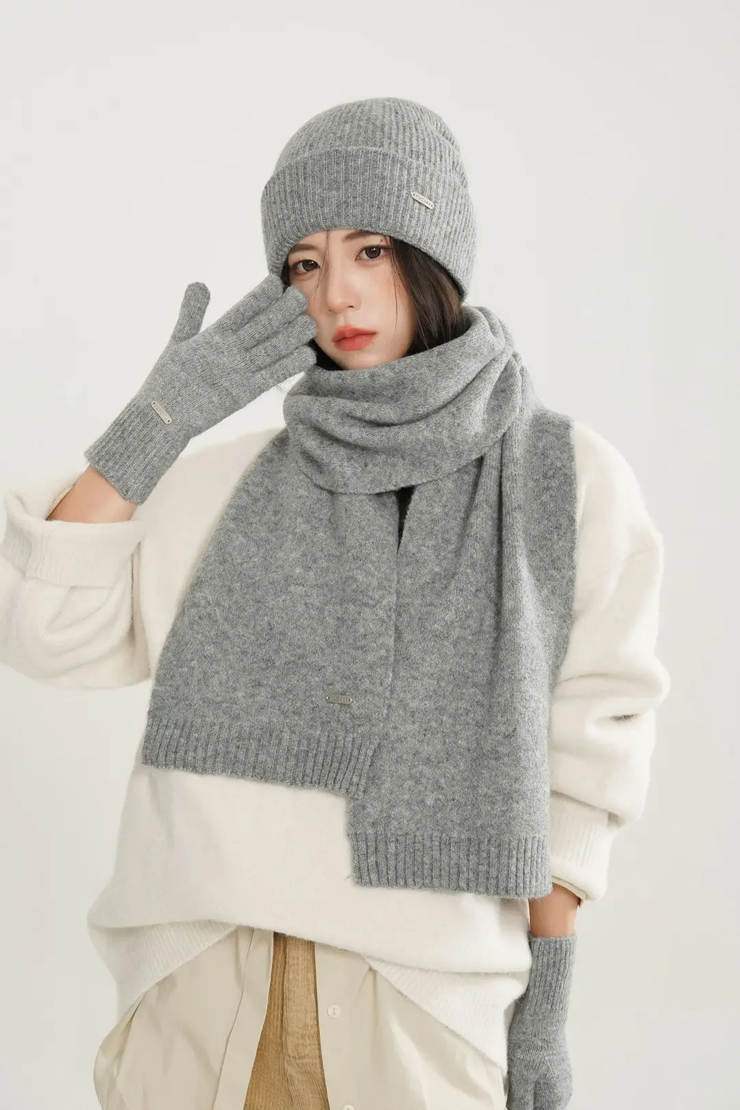 2026 New Wool Blend Knitted Hat, Scarf, and Gloves Three-Piece Set for Men and Women, Winter Warmth and Cold Protection, Touchscreen Compatible — feature 3