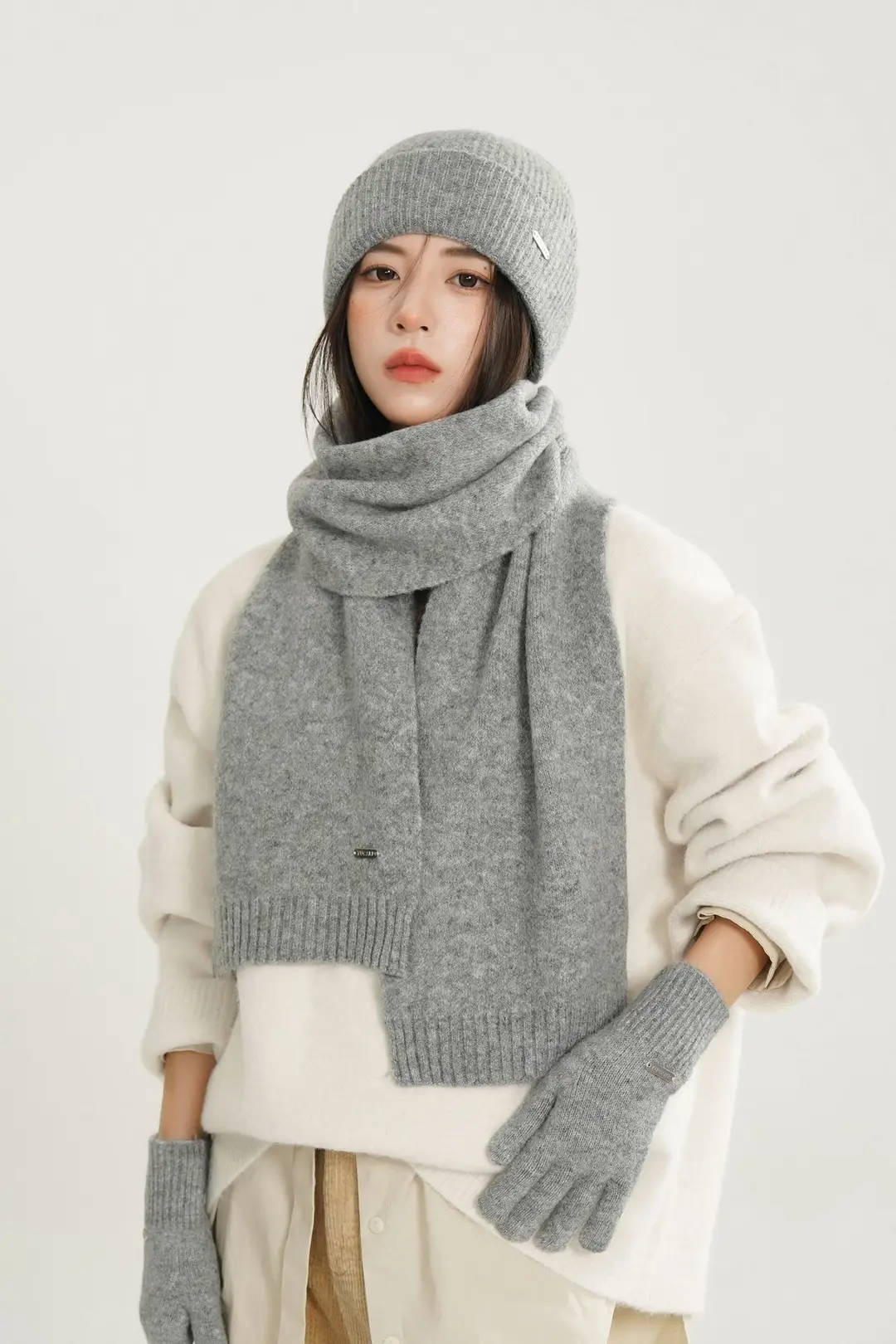 2026 New Wool Blend Knitted Hat, Scarf, and Gloves Three-Piece Set for Men and Women, Winter Warmth and Cold Protection, Touchscreen Compatible — feature 4