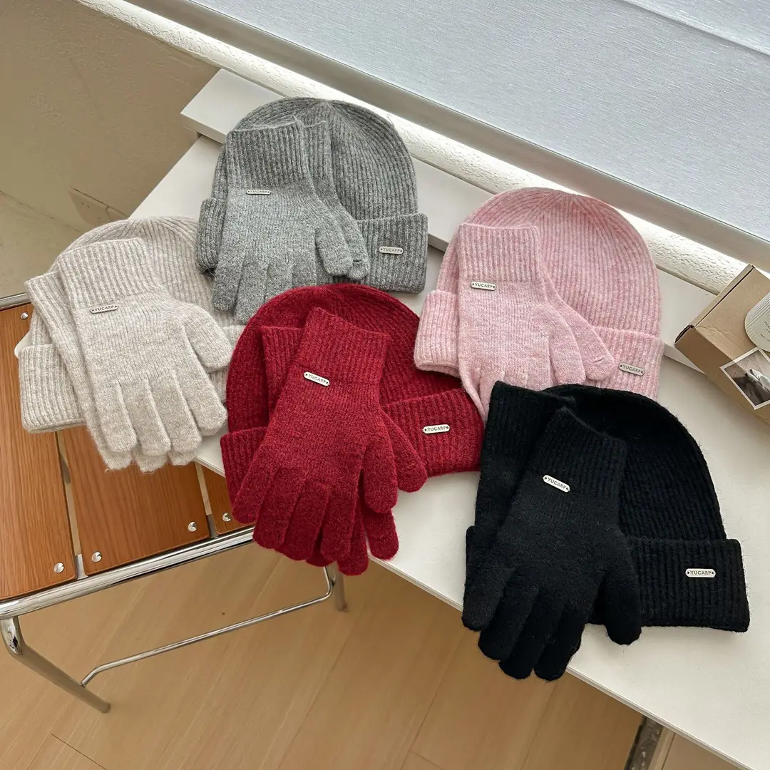 2026 New Wool Blend Knitted Hat, Scarf, and Gloves Three-Piece Set for Men and Women, Winter Warmth and Cold Protection, Touchscreen Compatible — feature 9