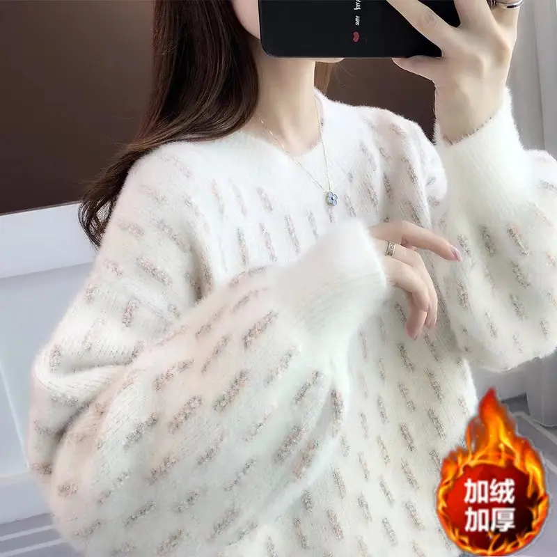 Autumn and winter plus-size chenille sweater, loose-fitting top, casual style, fashionable, thickened, slimming base shirt for women - Image 4