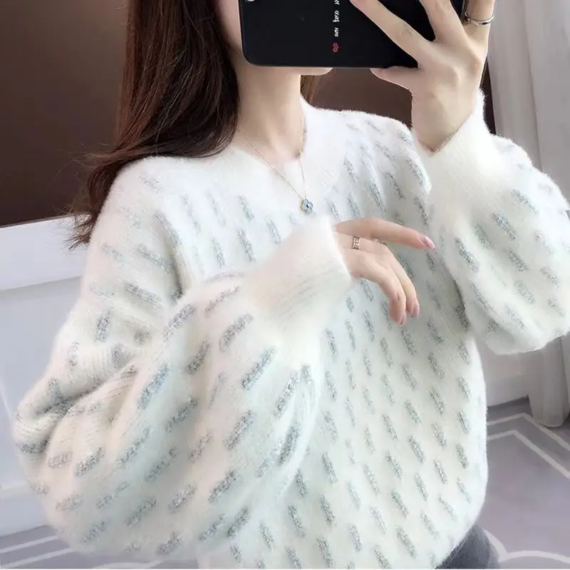 Autumn and winter plus-size chenille sweater, loose-fitting top, casual style, fashionable, thickened, slimming base shirt for women - Image 6