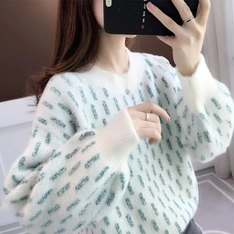 Autumn and winter plus-size chenille sweater, loose-fitting top, casual style, fashionable, thickened, slimming base shirt for women - Image 7