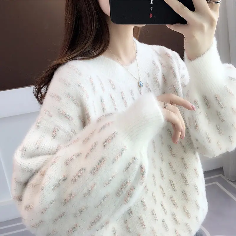 Autumn and winter plus-size chenille sweater, loose-fitting top, casual style, fashionable, thickened, slimming base shirt for women — feature 1