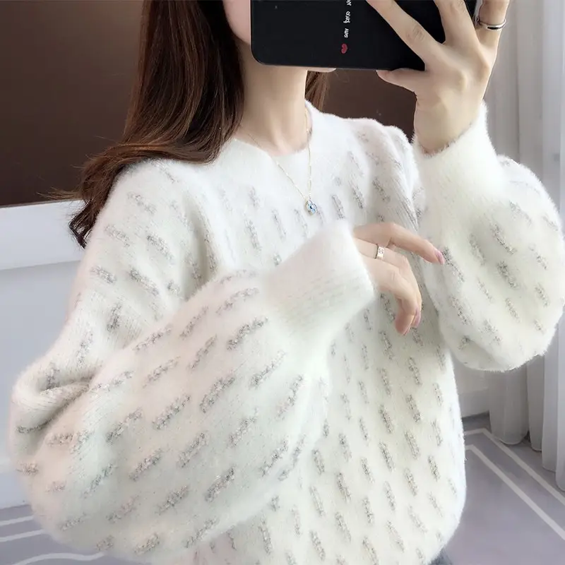 Autumn and winter plus-size chenille sweater, loose-fitting top, casual style, fashionable, thickened, slimming base shirt for women — feature 3