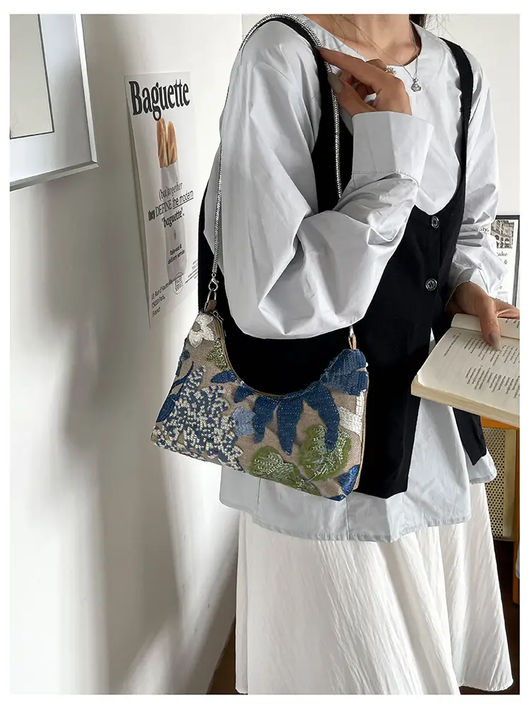 New Chinese-style embroidered versatile handbag 2026 new model niche lightweight embroidered bag sequin bag single shoulder underarm bag — feature 14
