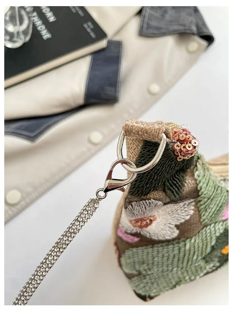 New Chinese-style embroidered versatile handbag 2026 new model niche lightweight embroidered bag sequin bag single shoulder underarm bag — feature 16