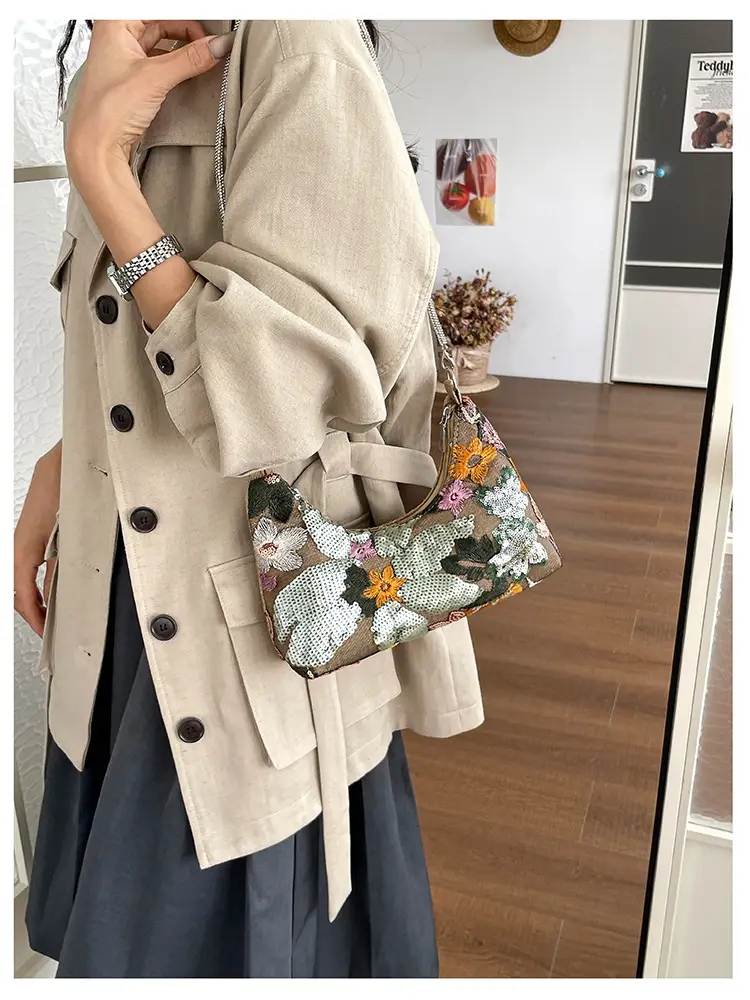 New Chinese-style embroidered versatile handbag 2026 new model niche lightweight embroidered bag sequin bag single shoulder underarm bag — feature 17