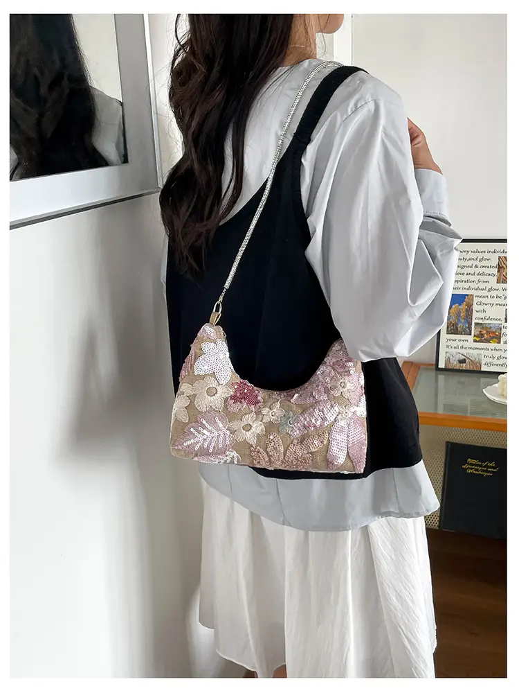 New Chinese-style embroidered versatile handbag 2026 new model niche lightweight embroidered bag sequin bag single shoulder underarm bag — feature 43