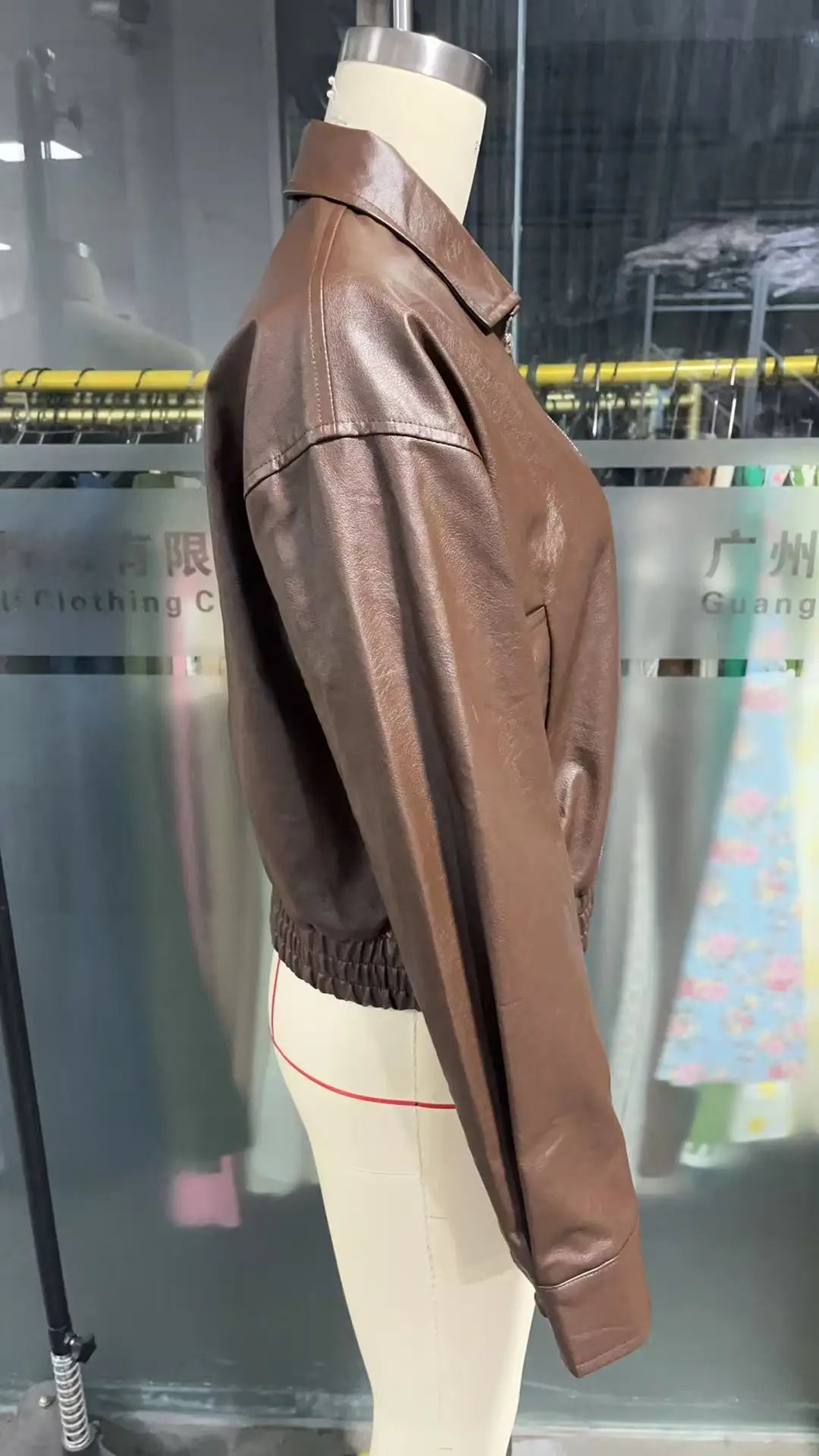 Korean-style loose-fitting, drop-shoulder, short, collared leather jacket. Vintage, versatile, simple, and suitable for commuting in spring and autumn, ideal for petite individuals — feature 17