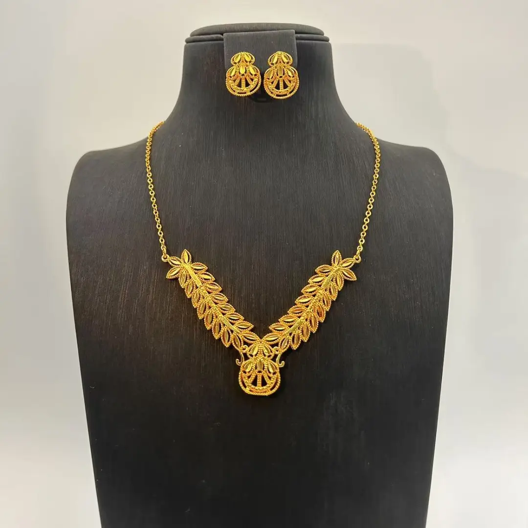 Middle Eastern Dubai floral necklace and earring set, gold-plated, for brides, weddings, cross-border sales, non-fading, and extravagant for banquets