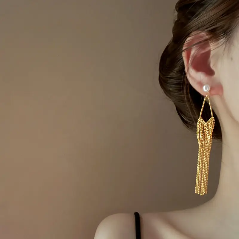 Starlight scattered, irregular high-end waterfall design, dynamic tassel earrings, unique long earrings