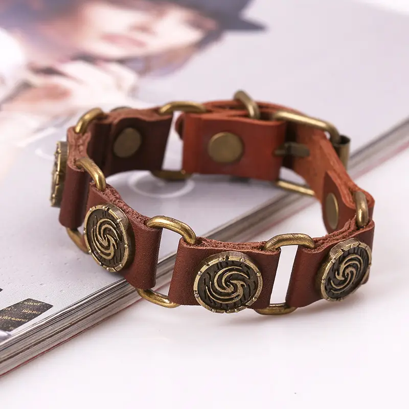 Retro Leather Bracelet with Star Design - Image 4