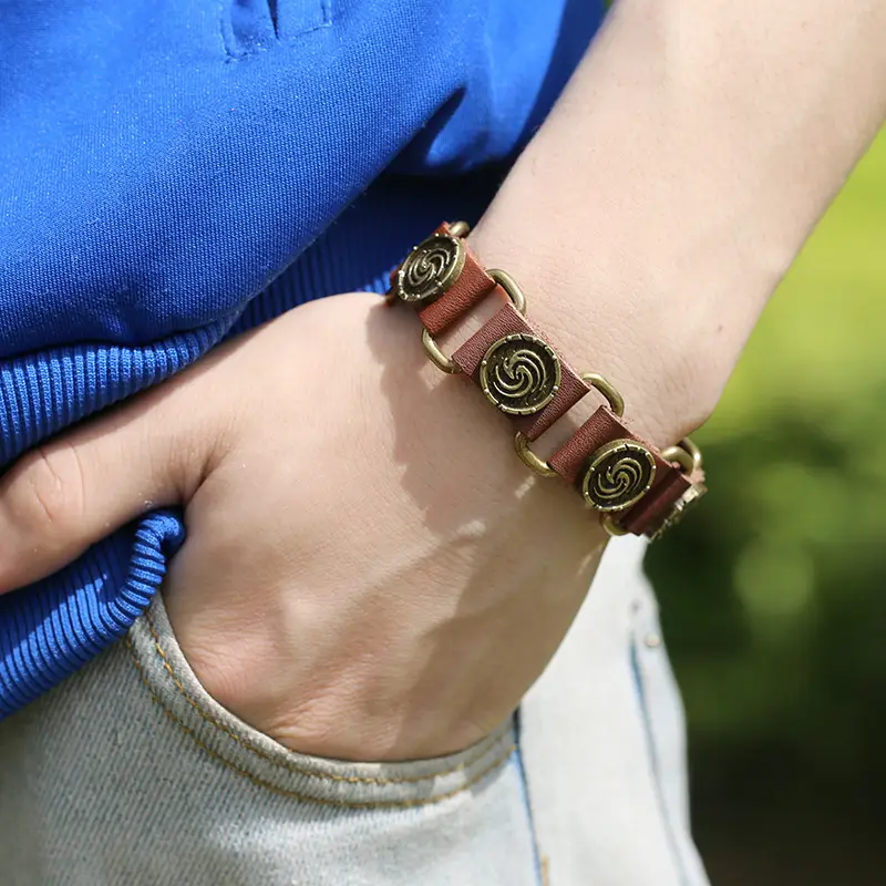 Retro Leather Bracelet with Star Design - Image 5
