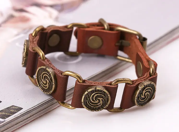 Retro Leather Bracelet with Star Design - Image 2