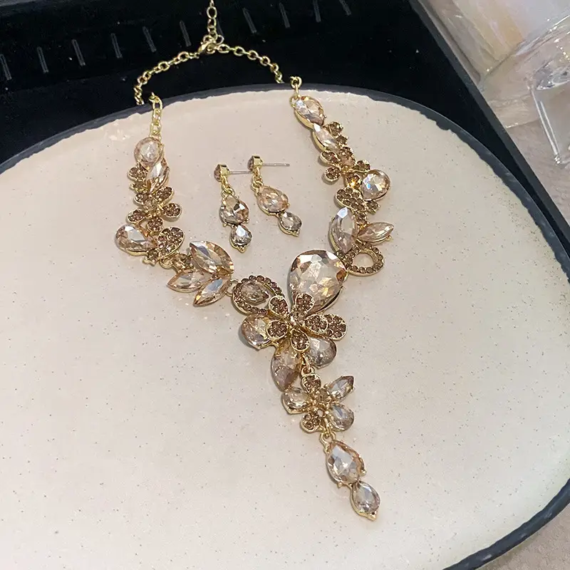 European and American style, featuring diamond-studded teardrop and geometric earrings and a necklace set, with a retro, courtly aesthetic, making it a fashionable and versatile accessory for women — feature 22