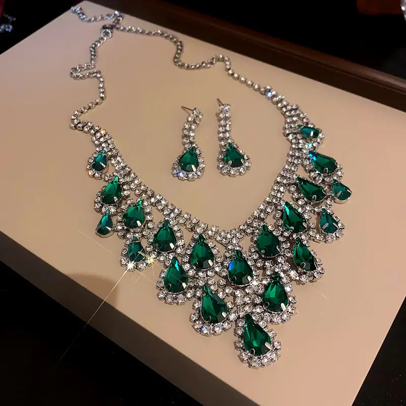 European and American style, featuring diamond-studded teardrop and geometric earrings and a necklace set, with a retro, courtly aesthetic, making it a fashionable and versatile accessory for women — feature 33